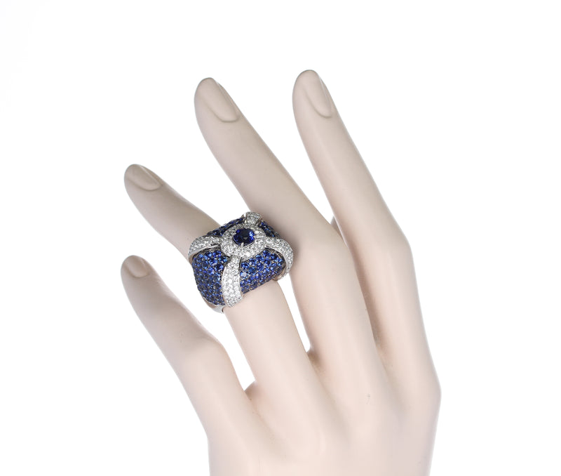 LEVIEV SAPPHIRE COCKTAIL RING WITH PAVE SAPPHIRES AND DIAMONDS, 18K GOLD