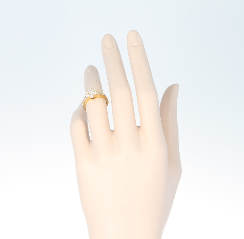 Van Cleef & Arpels 1.25 Carat Diamond Yellow Gold One Row Fleurette Ring